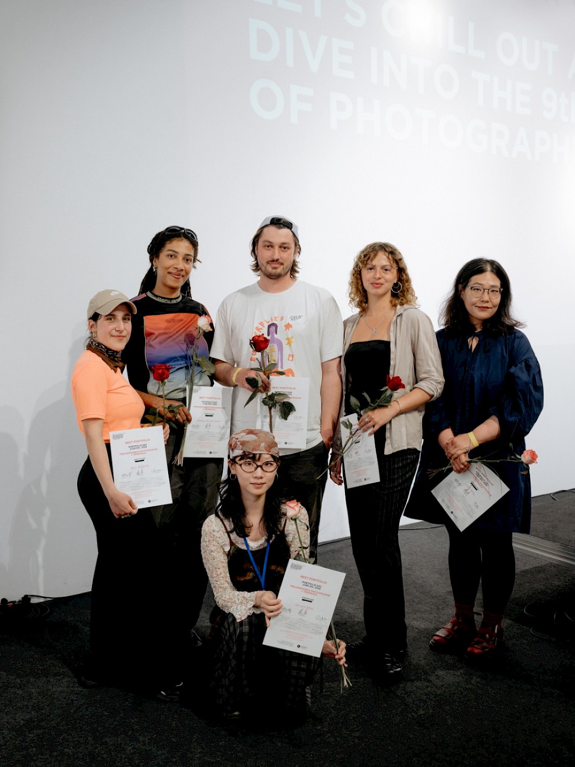 ©Aliona Kardash, Best Portfolio 2026 Preisträger:innen: v.l. Asli Özedemir, Vanessa Amoah Opoku, Felix Schöppner, Lucia Jost, Sora Park, (vorne) Kang Kaiwen